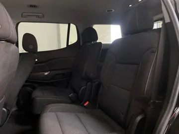 2022 GMC Acadia - image 15