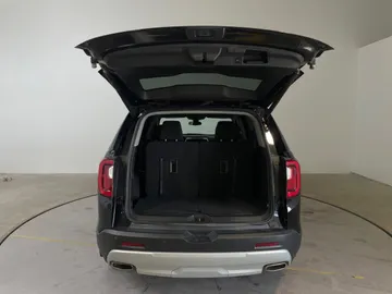 2022 GMC Acadia - image 13