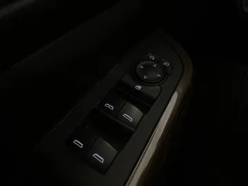 2022 GMC Acadia - image 25