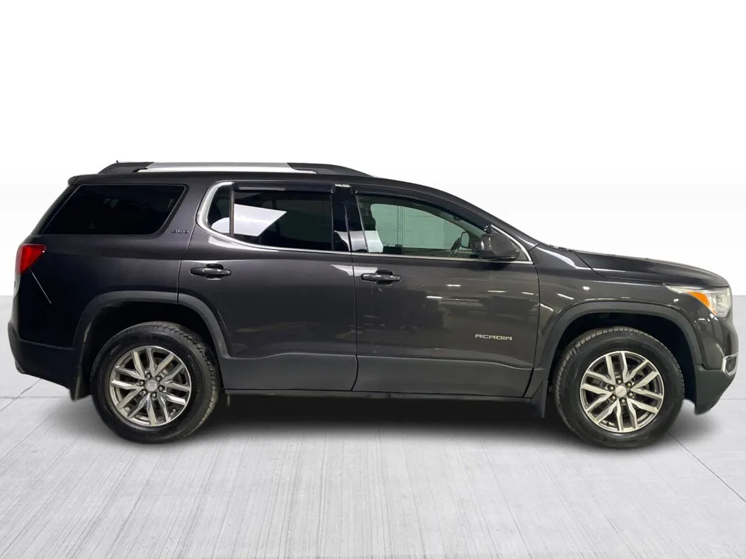 2019 GMC Acadia — photo 2