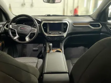 2019 GMC Acadia - image 4