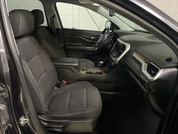 2019 GMC Acadia - image 3