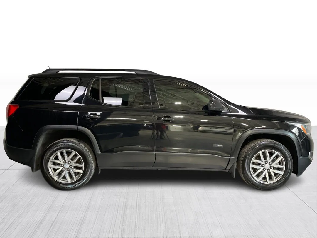 2019 GMC Acadia — photo 2
