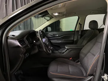 2019 GMC Acadia - image 3