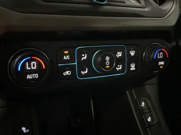 2019 GMC Acadia - image 23