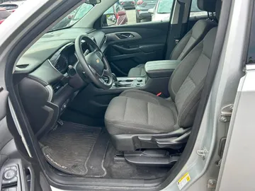 2019 Chevrolet Traverse - image 8