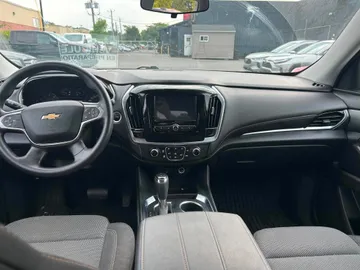 2019 Chevrolet Traverse - image 9