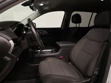 2019 Chevrolet Traverse - image 3