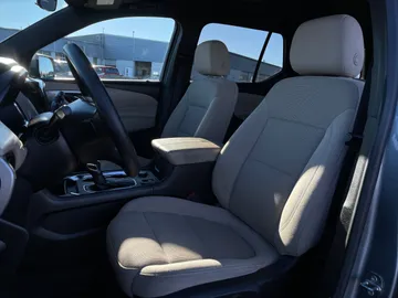 2023 Chevrolet Traverse - image 3