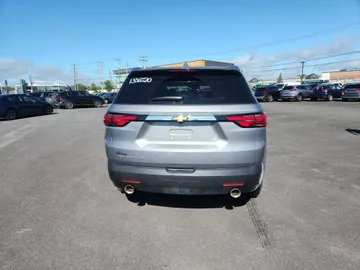 2023 Chevrolet Traverse - image 7
