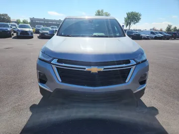 2023 Chevrolet Traverse - image 2