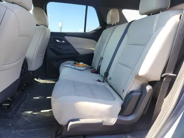 2023 Chevrolet Traverse - image 9