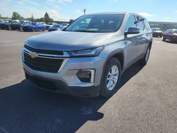 2023 Chevrolet Traverse - image 3