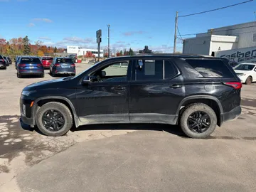 2022 Chevrolet Traverse - image 3