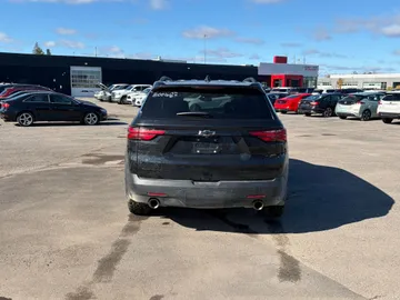 2022 Chevrolet Traverse - image 4