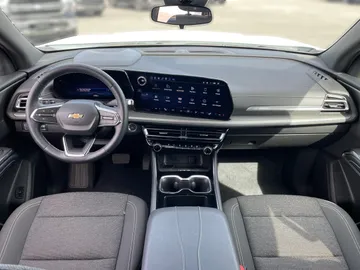 2025 Chevrolet Traverse - image 4