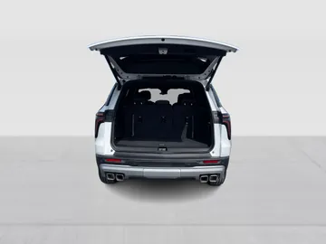 2025 Chevrolet Traverse - image 13