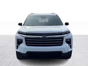 2025 Chevrolet Traverse - image 8