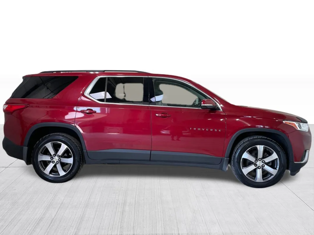 2019 Chevrolet Traverse — photo 2