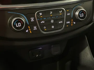 2019 Chevrolet Traverse - image 24