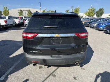 2021 Chevrolet Traverse - image 6
