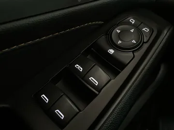 2020 Chevrolet Traverse - image 30