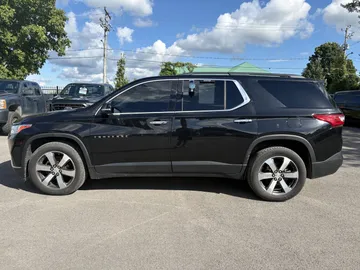 2020 Chevrolet Traverse - image 3