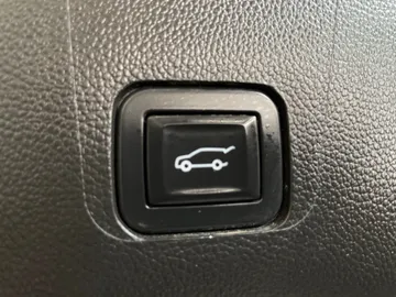 2020 Chevrolet Traverse - image 23