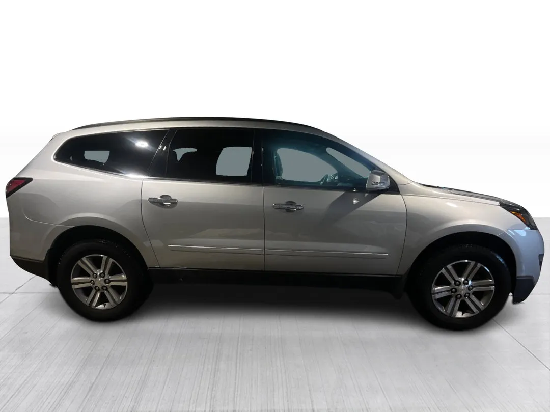 2017 Chevrolet Traverse — photo 2