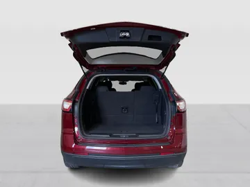 2016 Chevrolet Traverse - image 12