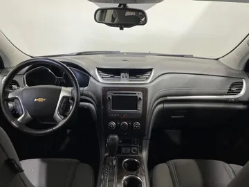 2016 Chevrolet Traverse - image 4
