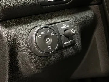2016 Chevrolet Traverse - image 26