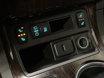 2016 Chevrolet Traverse - image 21