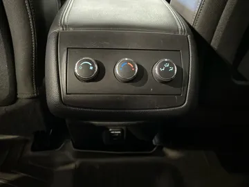 2016 Chevrolet Traverse - image 27