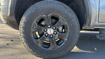 2024 GMC Canyon - image 7
