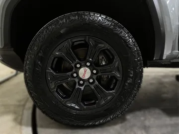2024 GMC Canyon - image 6