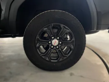 2024 GMC Canyon - image 4