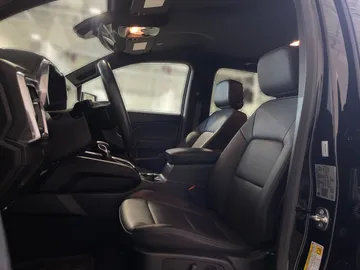 2024 GMC Canyon - image 3