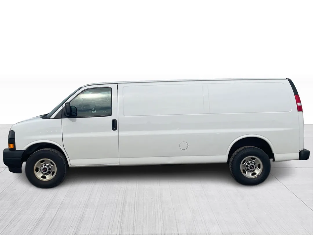 2021 GMC Savana Cargo Van — photo 8
