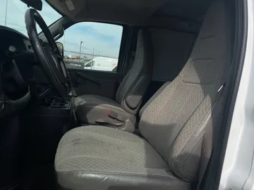 2021 GMC Savana Cargo Van - image 3