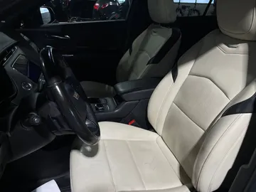 2019 Cadillac XT4 - image 3