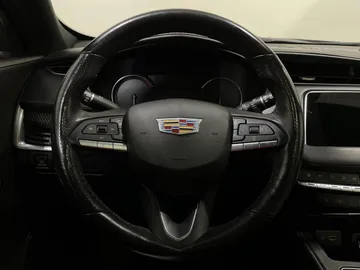 2020 Cadillac XT4 - image 25
