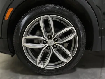 2020 Cadillac XT4 - image 7