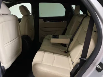 2018 Cadillac XT5 - image 11