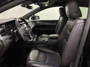 2020 Cadillac XT5 - image 3