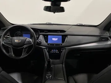 2020 Cadillac XT5 - image 4