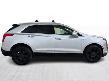 2018 Cadillac XT5 - image 2