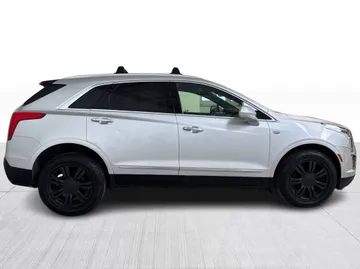 2018 Cadillac XT5 - image 2