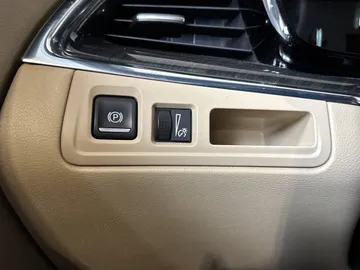 2018 Cadillac XT5 - image 30