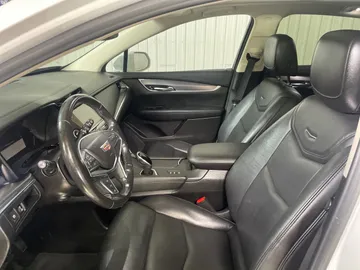 2019 Cadillac XT5 - image 3
